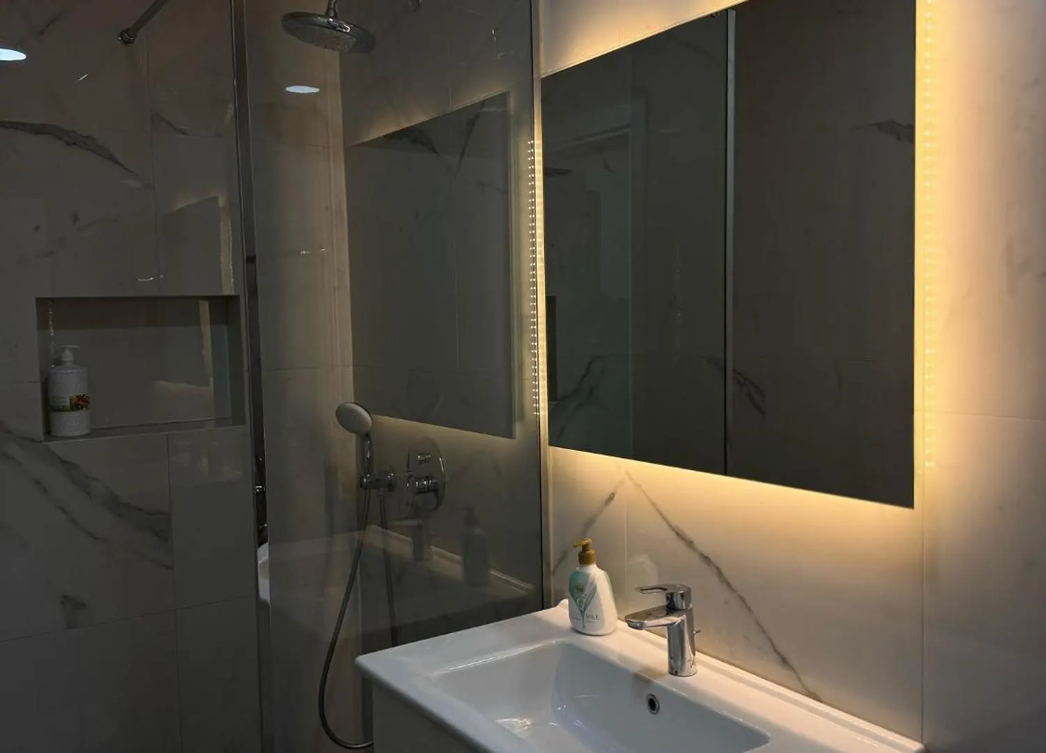 Hotel Djakbe Linze Αλβανία